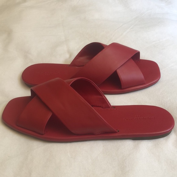 In “spicy orange” looks more like a cherry red. No tags, never worn. - Picture 3 of 4